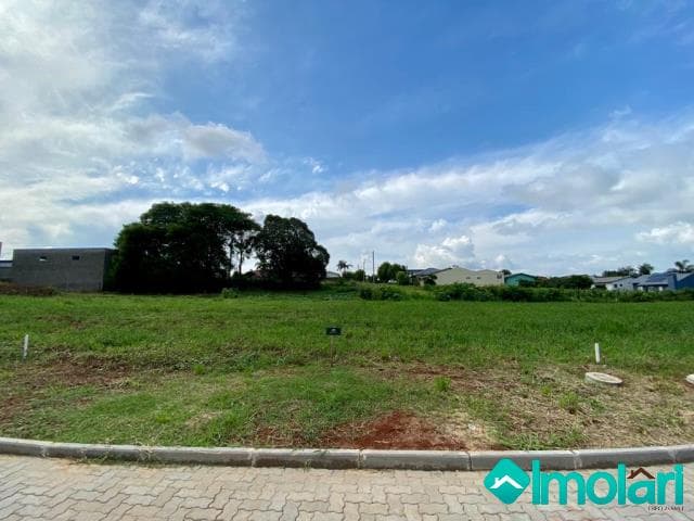 Venda de Terreno / Padrão na cidade de Santa Cruz do Sul