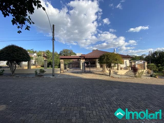 Venda de Casas / Padrão na cidade de Santa Cruz do Sul