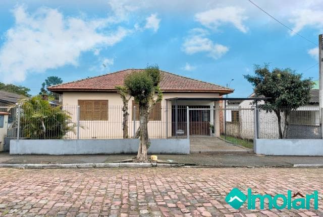 Venda de Casas / Padrão na cidade de Santa Cruz do Sul