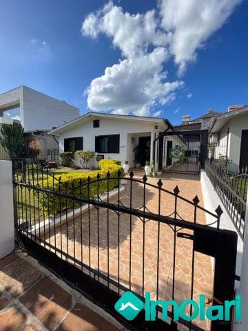 Venda de Casas / Padrão na cidade de Santa Cruz do Sul