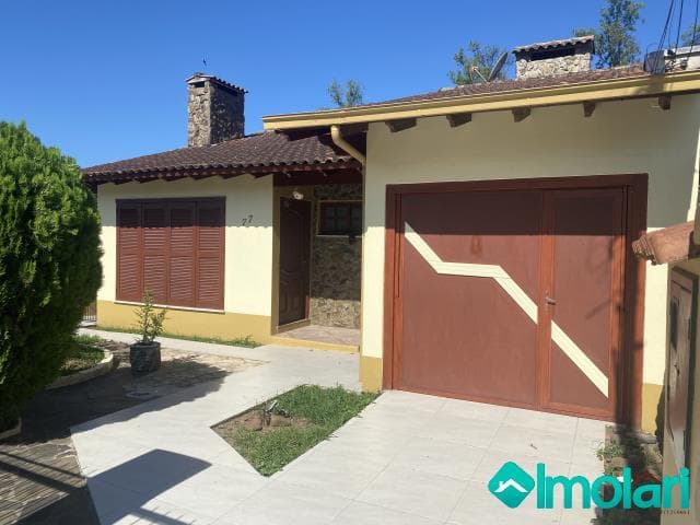 Venda de Casas / Padrão na cidade de Santa Cruz do Sul