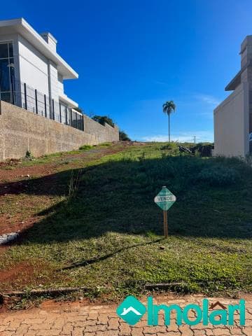 Venda de Terreno / Padrão na cidade de Santa Cruz do Sul
