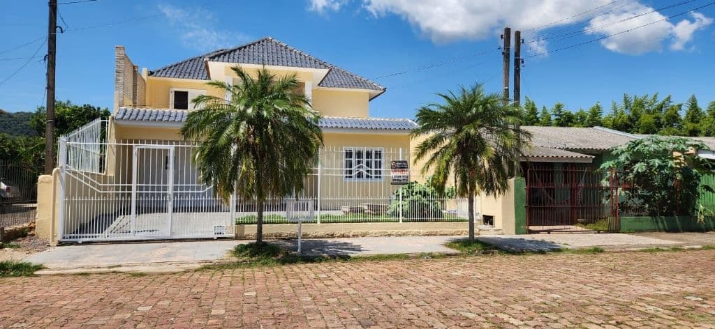 Venda de Casas / Padrão na cidade de Santa Cruz do Sul