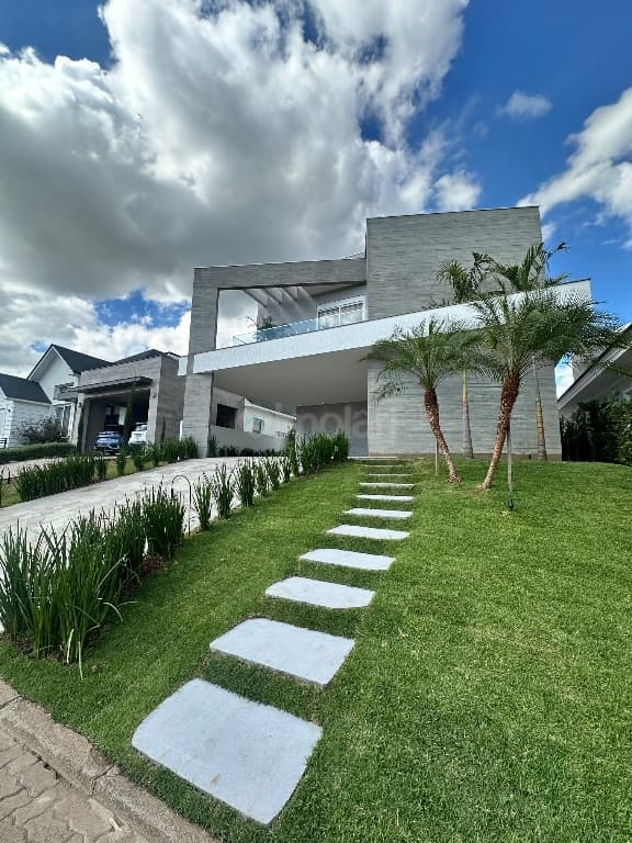 Casa de alto padrão com piscina e salão de festas no bairro Country em Santa Cruz do Sul