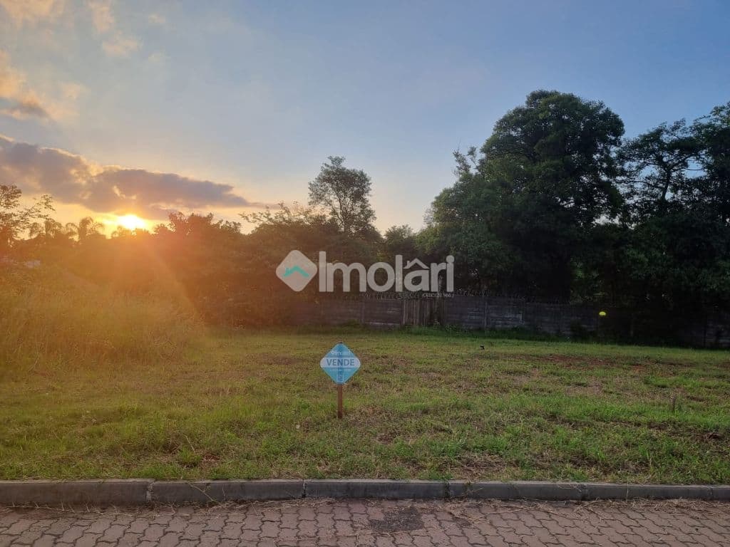 Venda de Terreno / Padrão na cidade de Santa Cruz do Sul