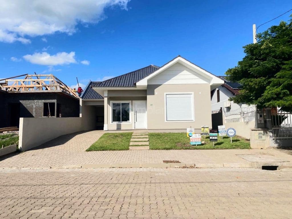 Casa à venda em Santa Cruz do Sul, Arroio Grande - 3 dormitórios e churrasqueira