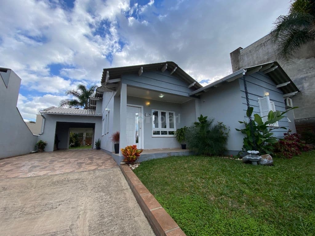 Linda casa à venda no bairro Esmeralda em Vera Cruz!
