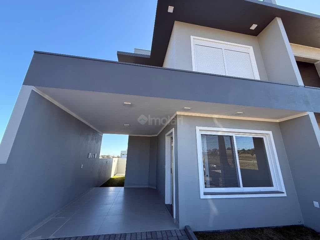 Casa à venda em Santa Cruz do Sul com 2 dormitórios e garagem coberta!