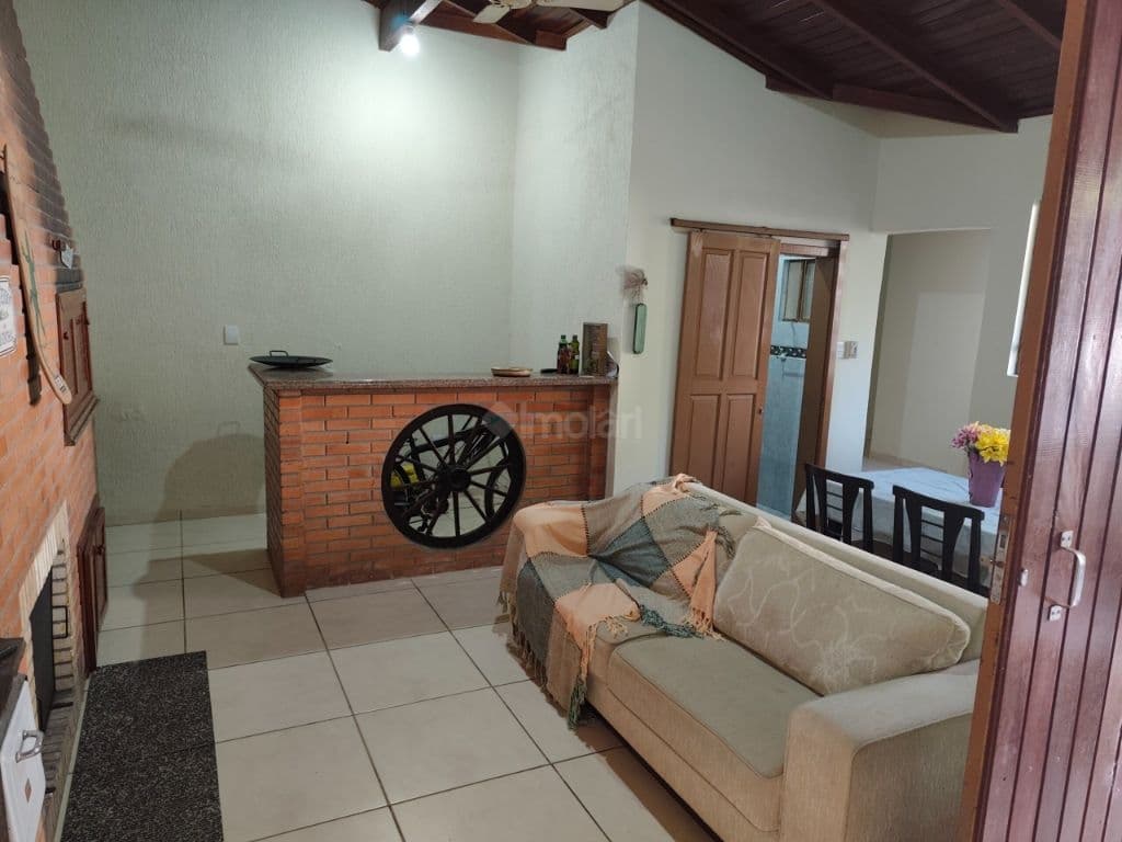 Linda casa à venda no Centro de Santa Cruz do Sul, com 3 dormitórios e churrasqueira!