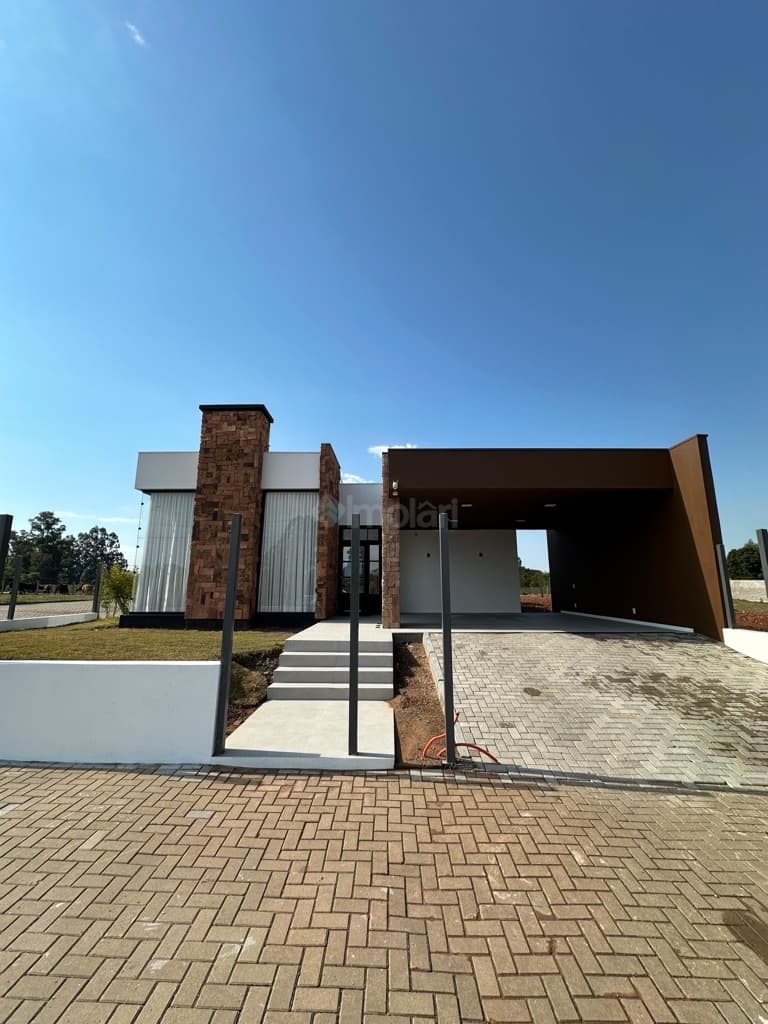 Casa à venda em Bom Jesus, Vera Cruz - 1 suíte, semi mobiliada e lareira.