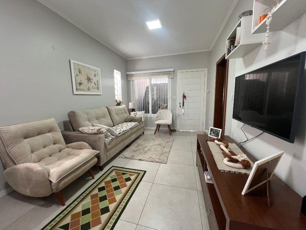 Casa padrão à venda no Centro - 2 dormitórios, suíte, churrasqueira