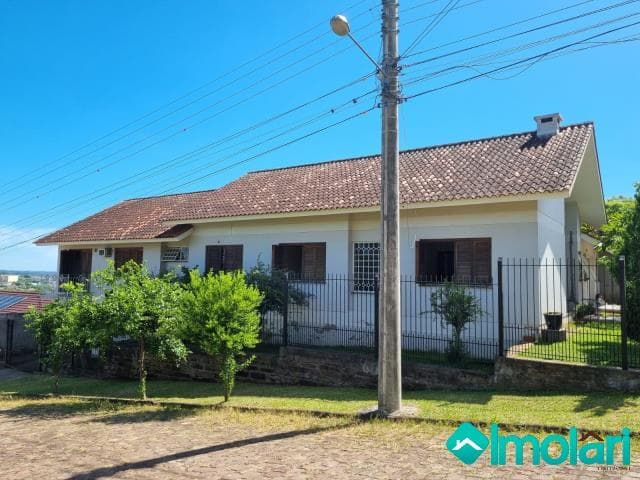 Venda de Casas / Padrão na cidade de Santa Cruz do Sul